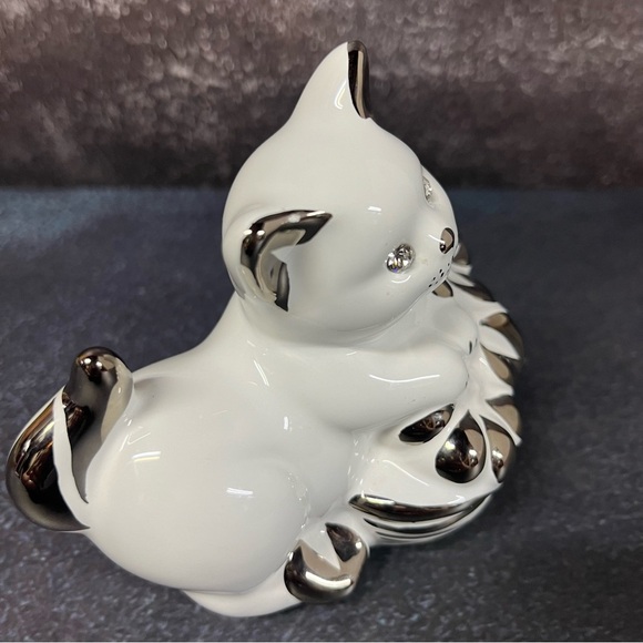 Ahura Ceramic Cat Figurine with Swarovski Crystal Eyes, Silver Painted Detailing - Picture 5 of 14